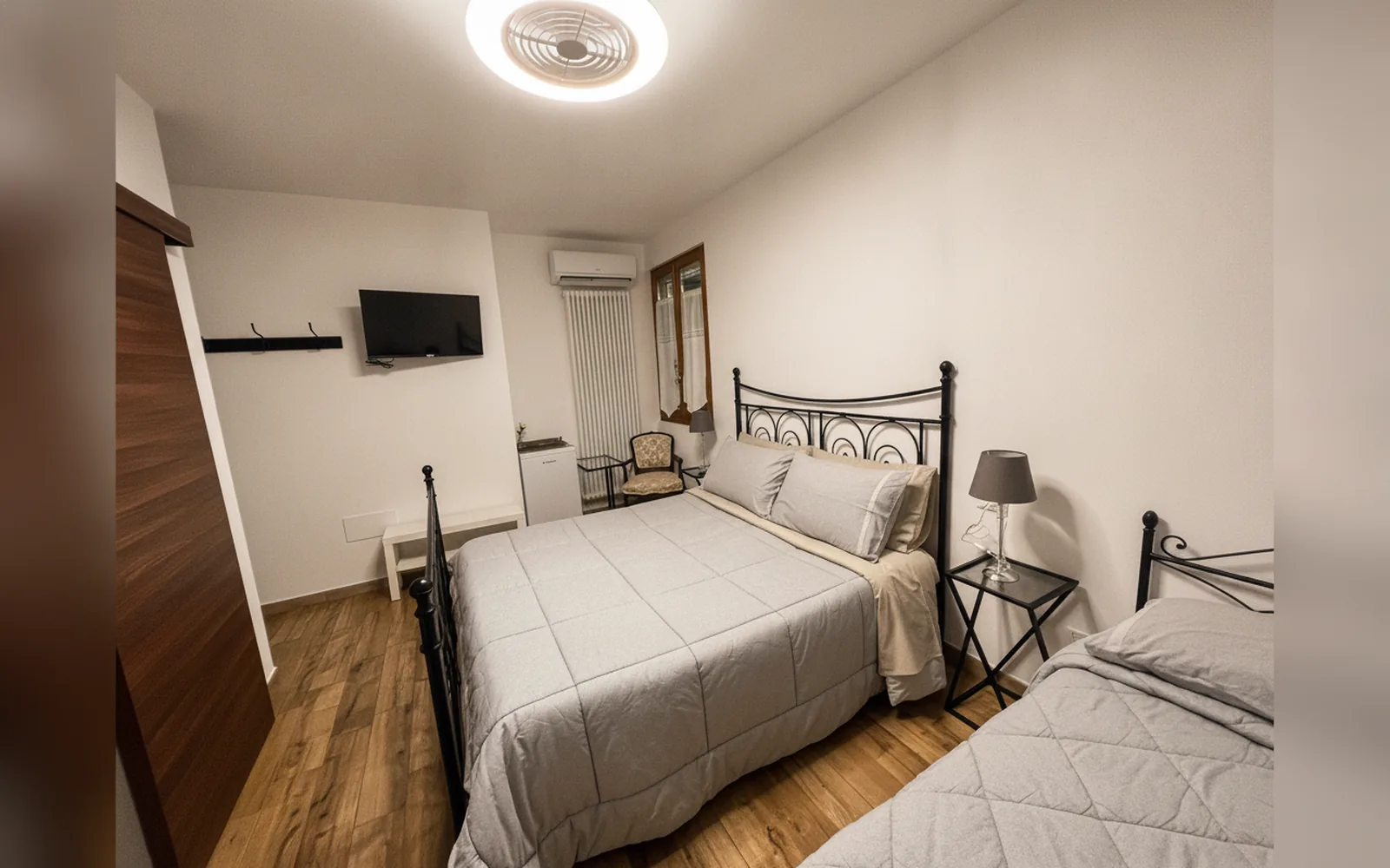 Camera con bagno privato — B&B Il Castello di Alberico, Cotignola (foto 9)